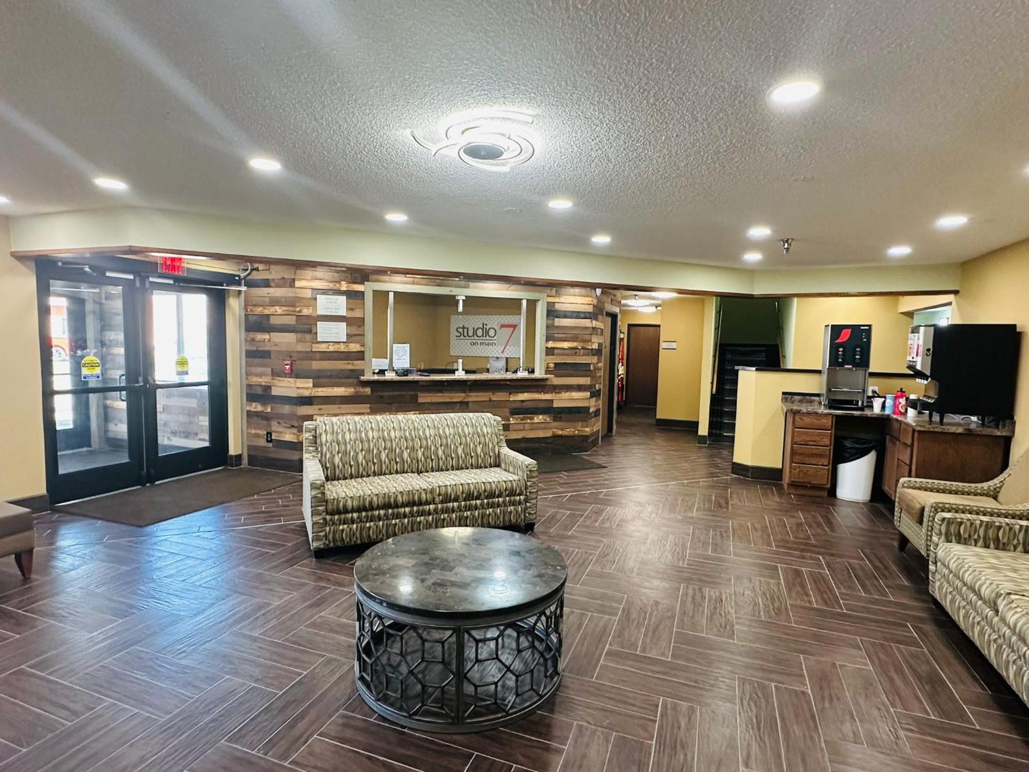 Studio 7 On Main West Fargo Exterior foto